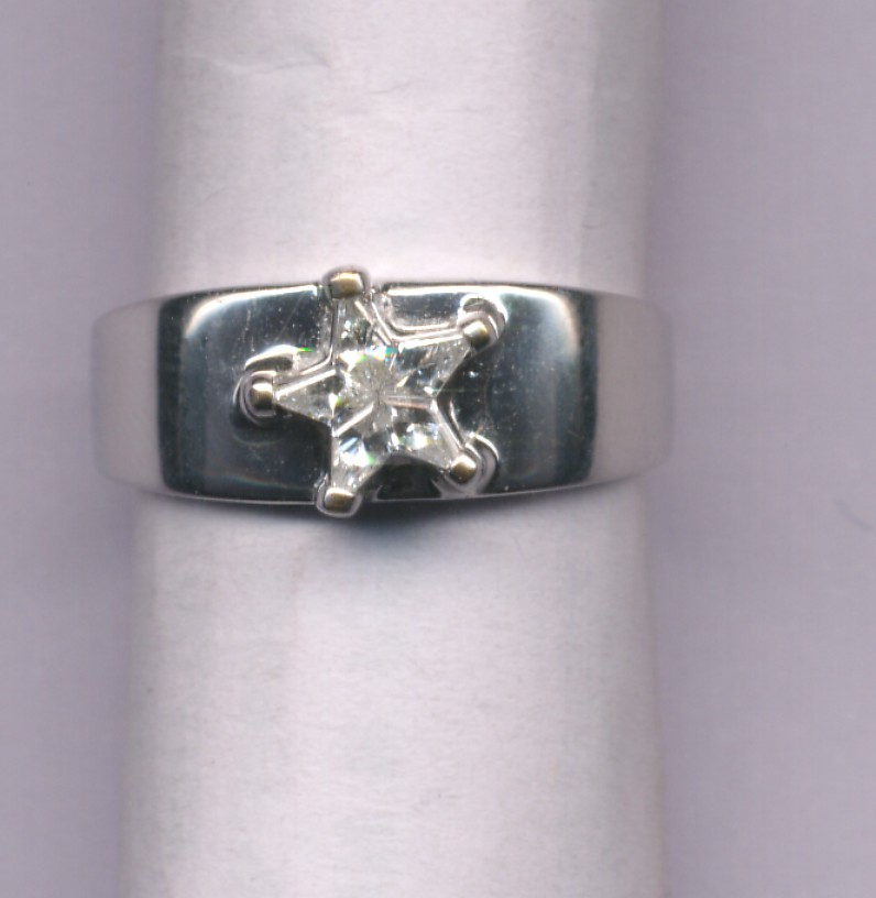 Beautiful 18Kt Gold  Natural Diamond Ring